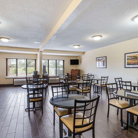 Quality Inn & Suites Lawrence - University Area Esterno foto