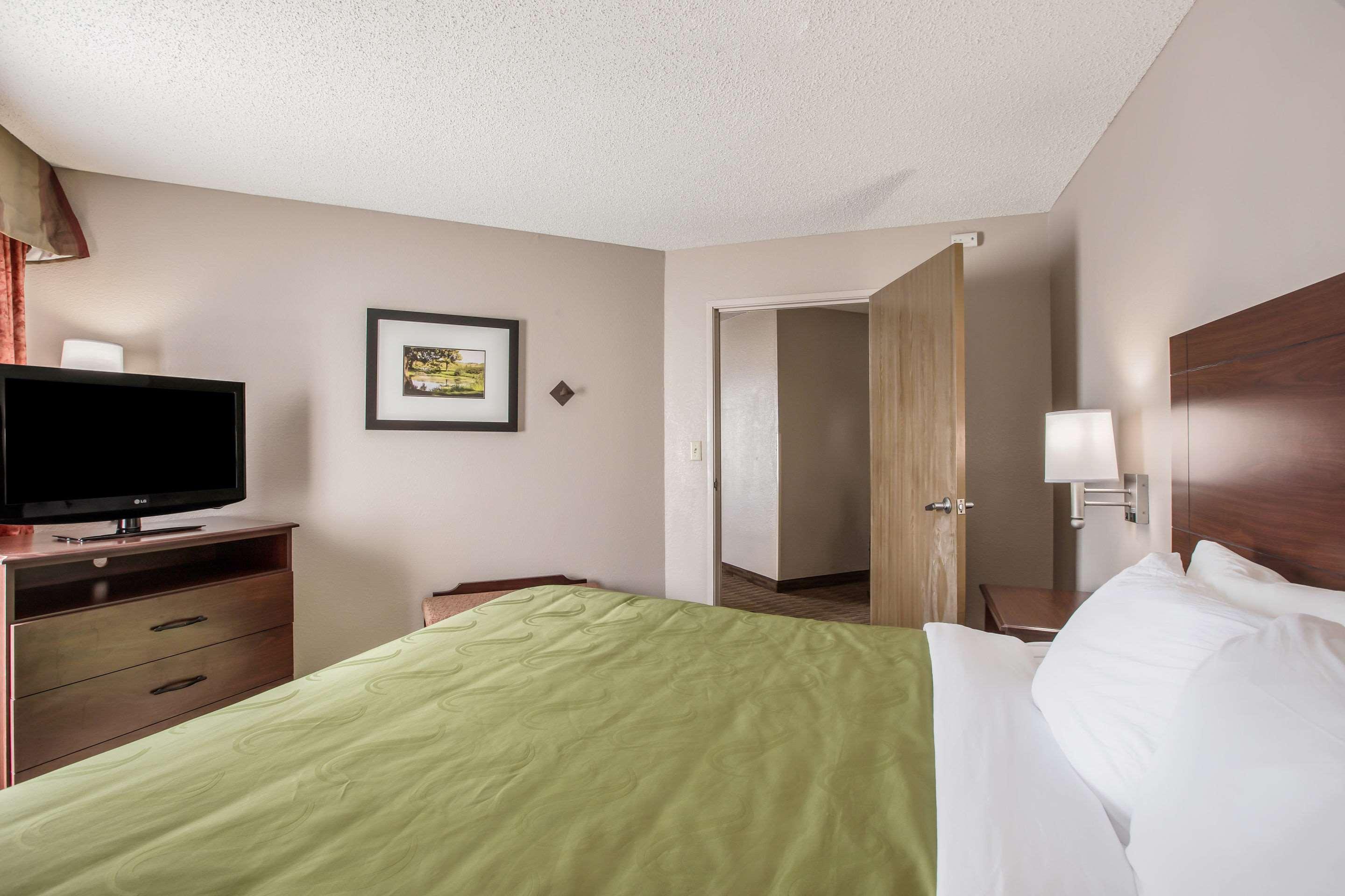 Quality Inn & Suites Lawrence - University Area Esterno foto
