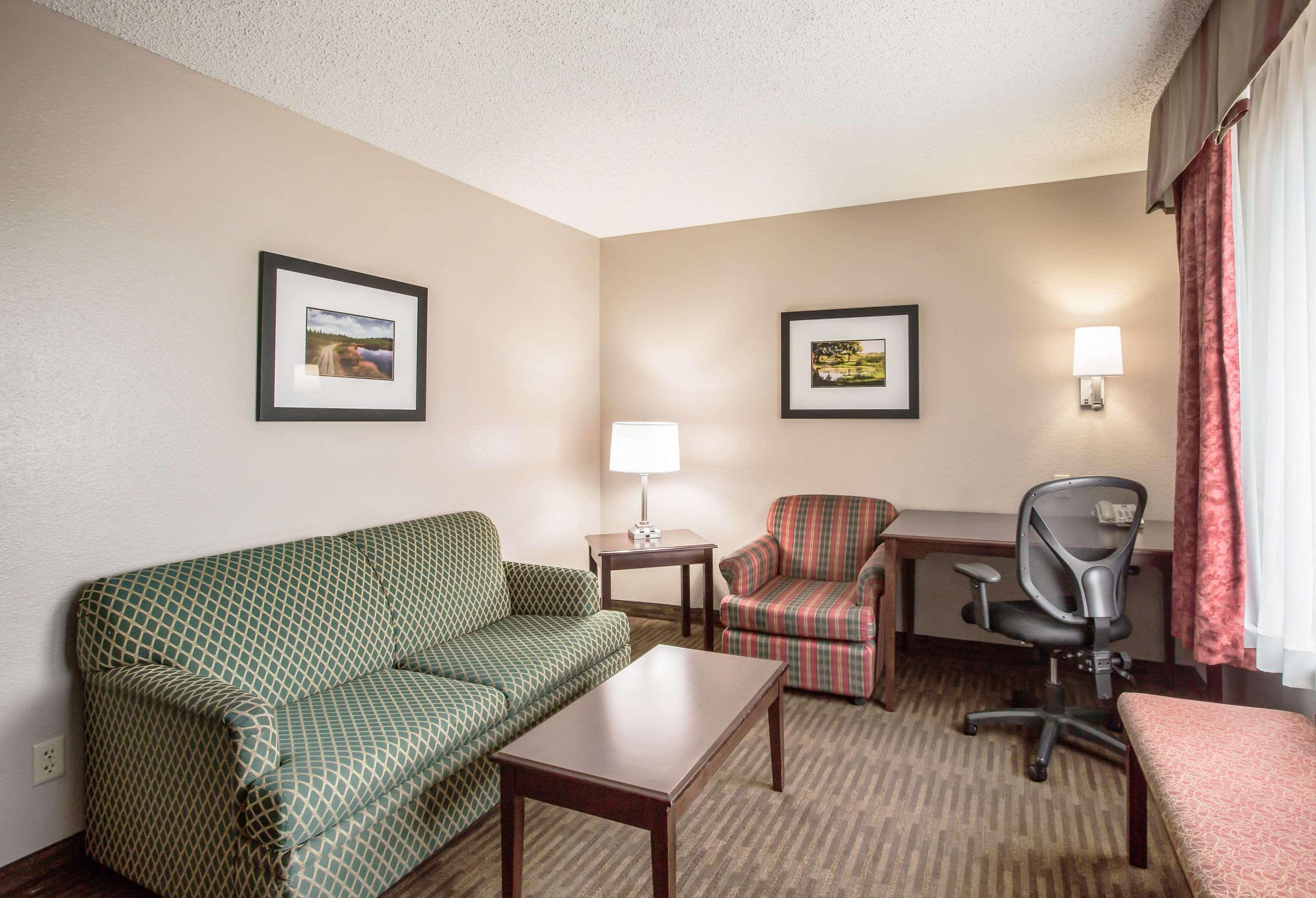 Quality Inn & Suites Lawrence - University Area Esterno foto