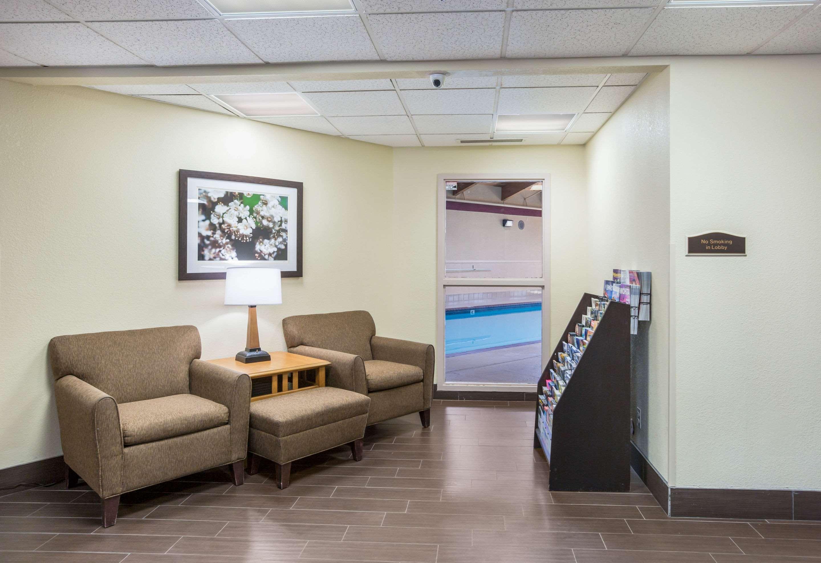 Quality Inn & Suites Lawrence - University Area Esterno foto