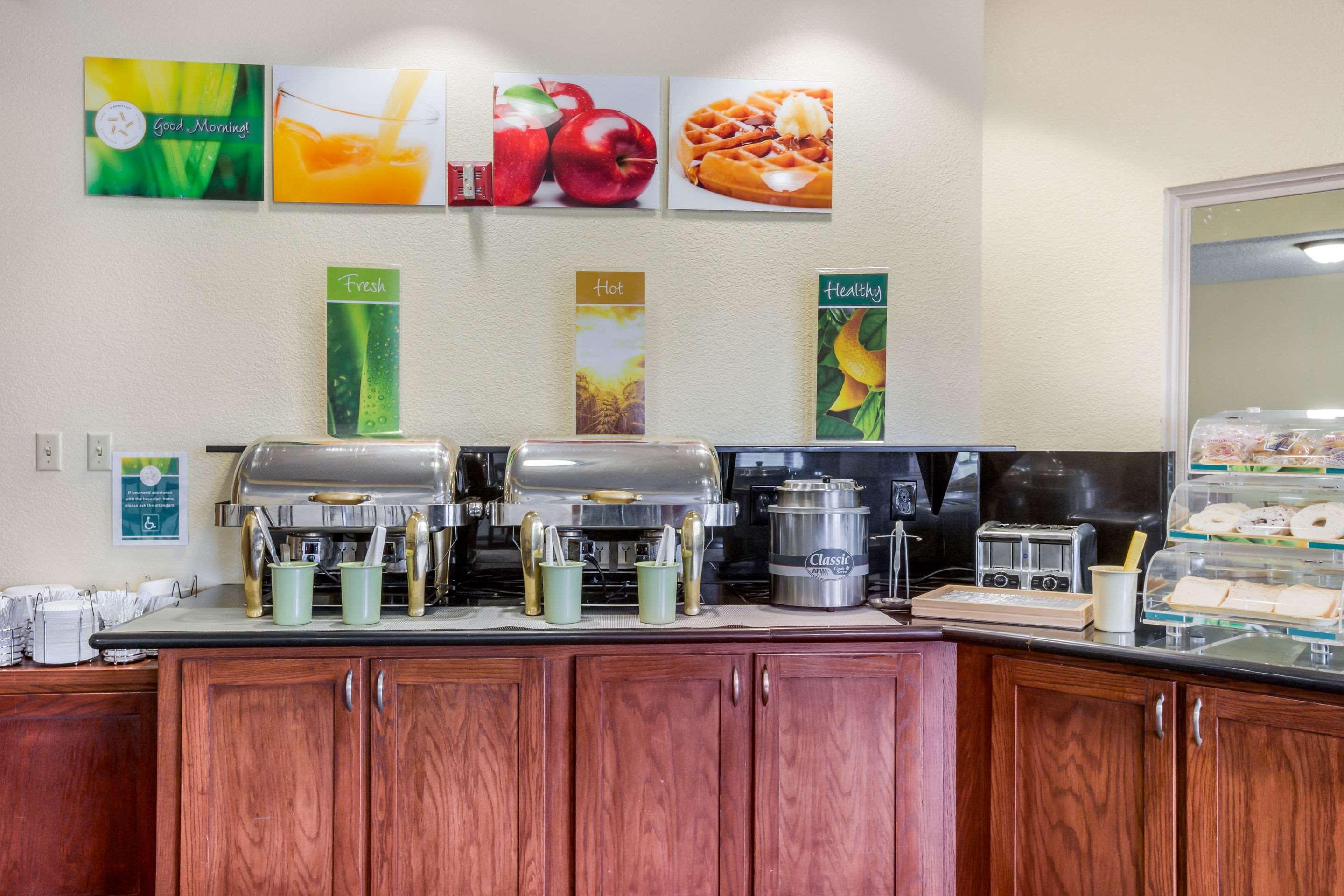 Quality Inn & Suites Lawrence - University Area Esterno foto