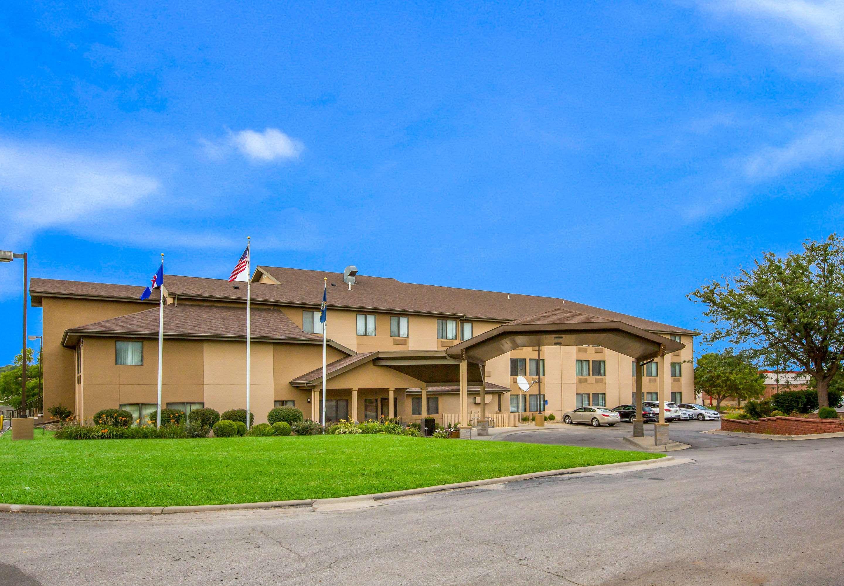 Quality Inn & Suites Lawrence - University Area Esterno foto