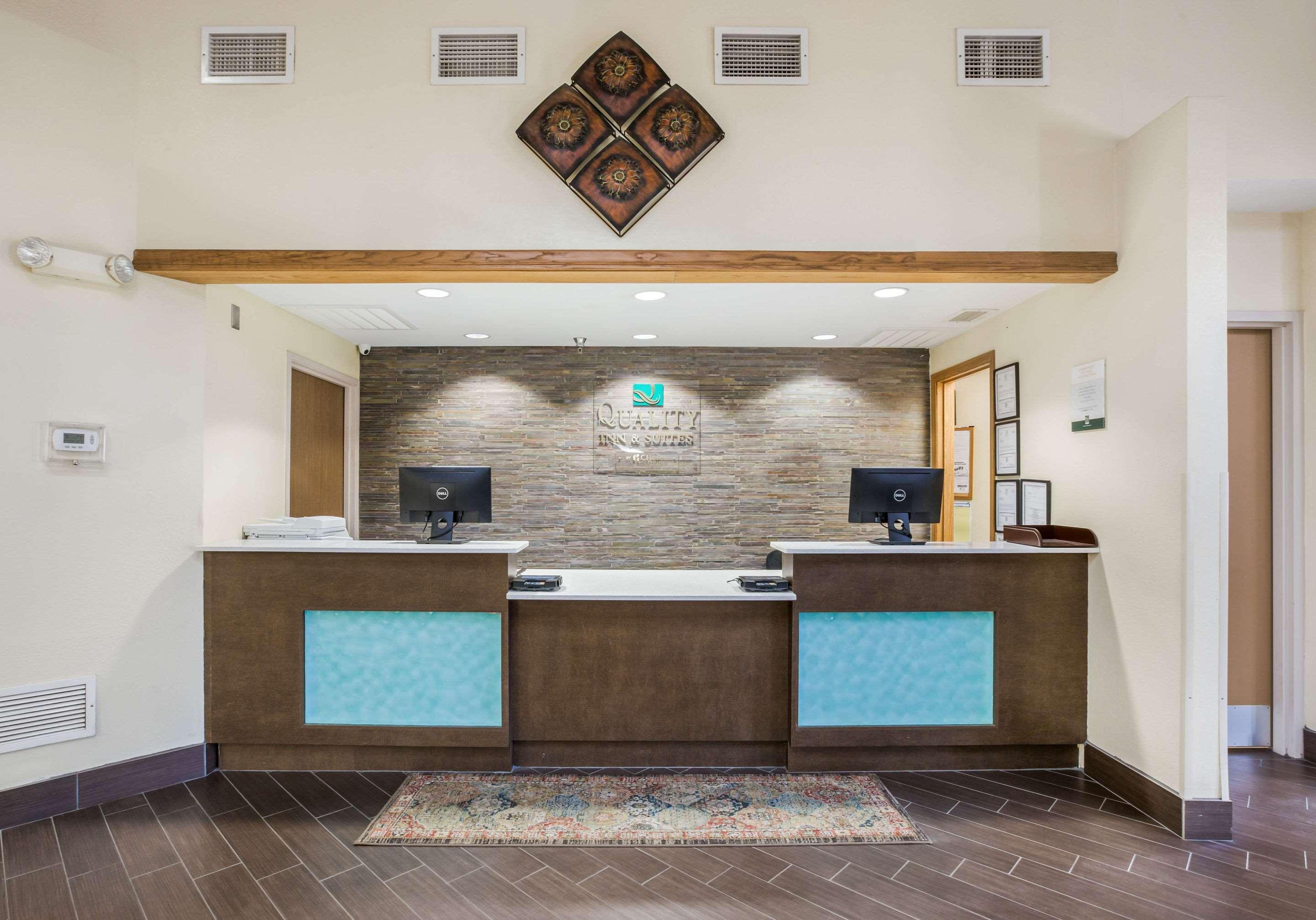 Quality Inn & Suites Lawrence - University Area Esterno foto