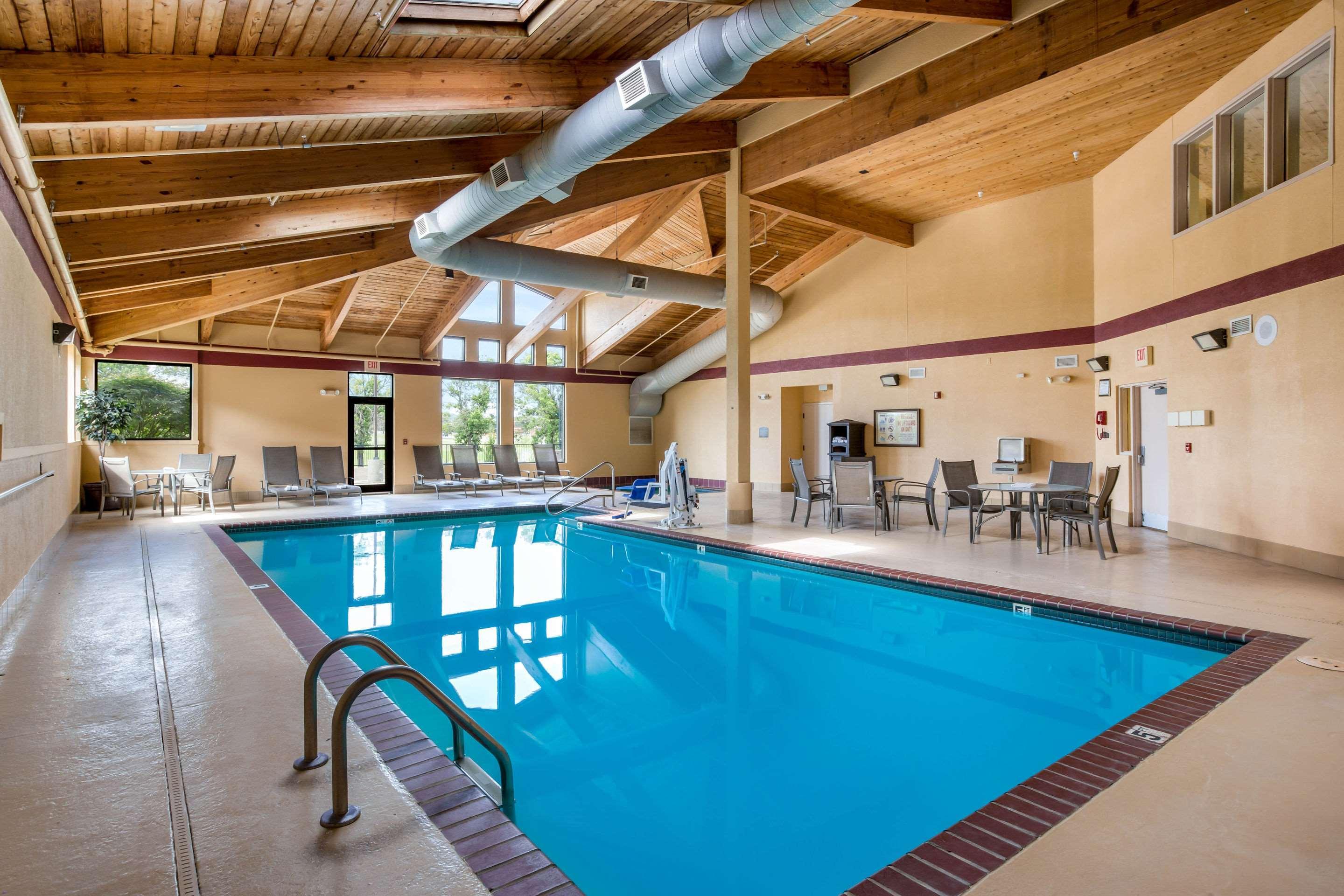 Quality Inn & Suites Lawrence - University Area Esterno foto