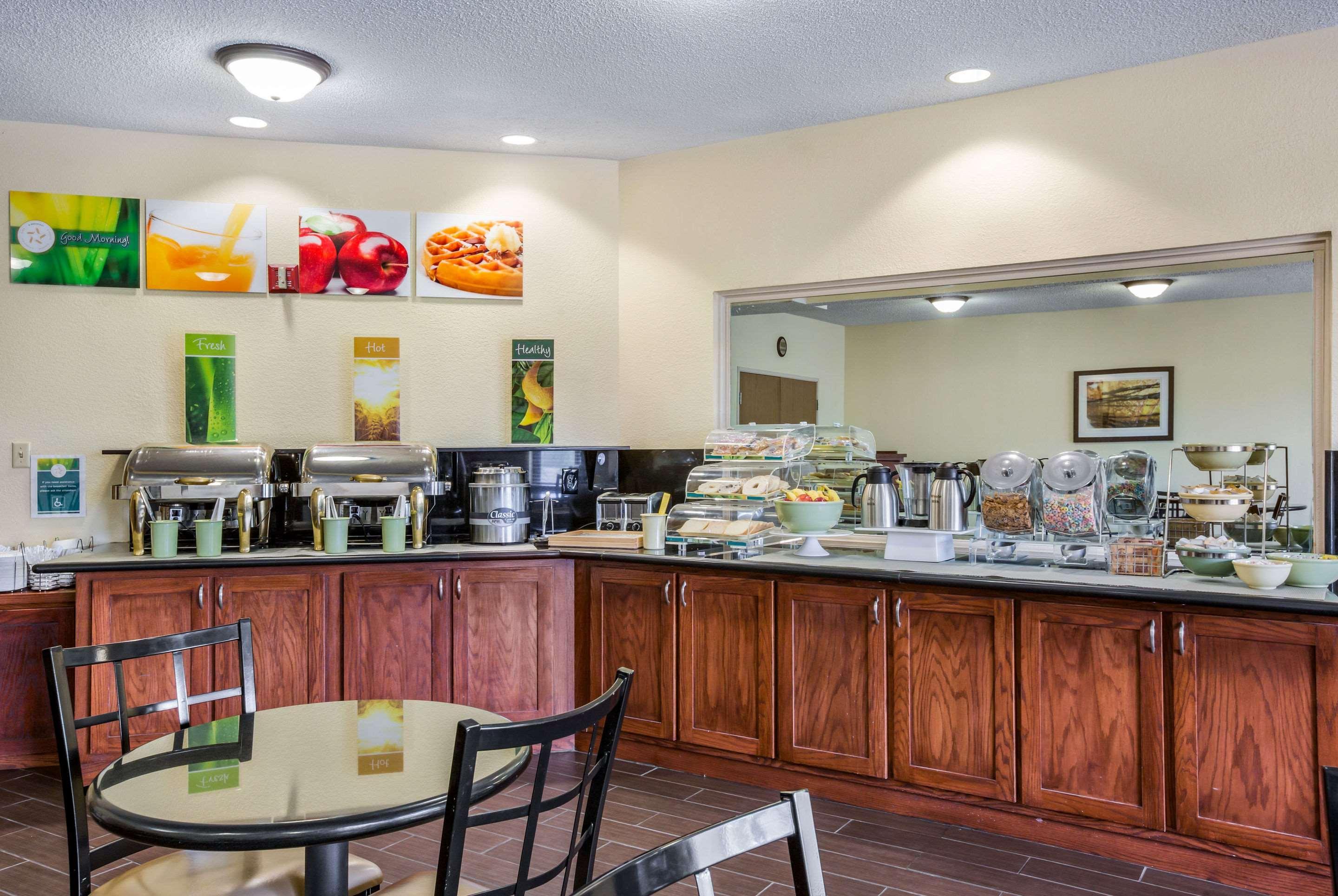 Quality Inn & Suites Lawrence - University Area Esterno foto