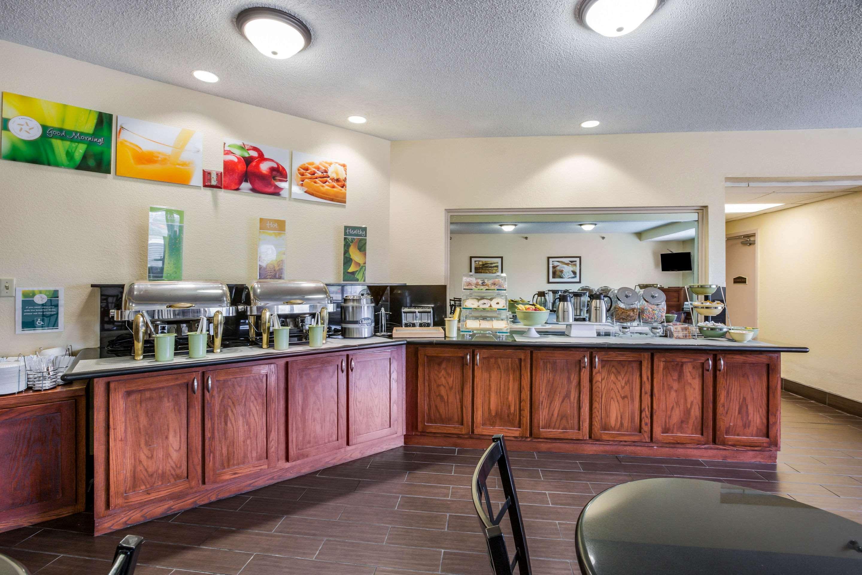 Quality Inn & Suites Lawrence - University Area Esterno foto