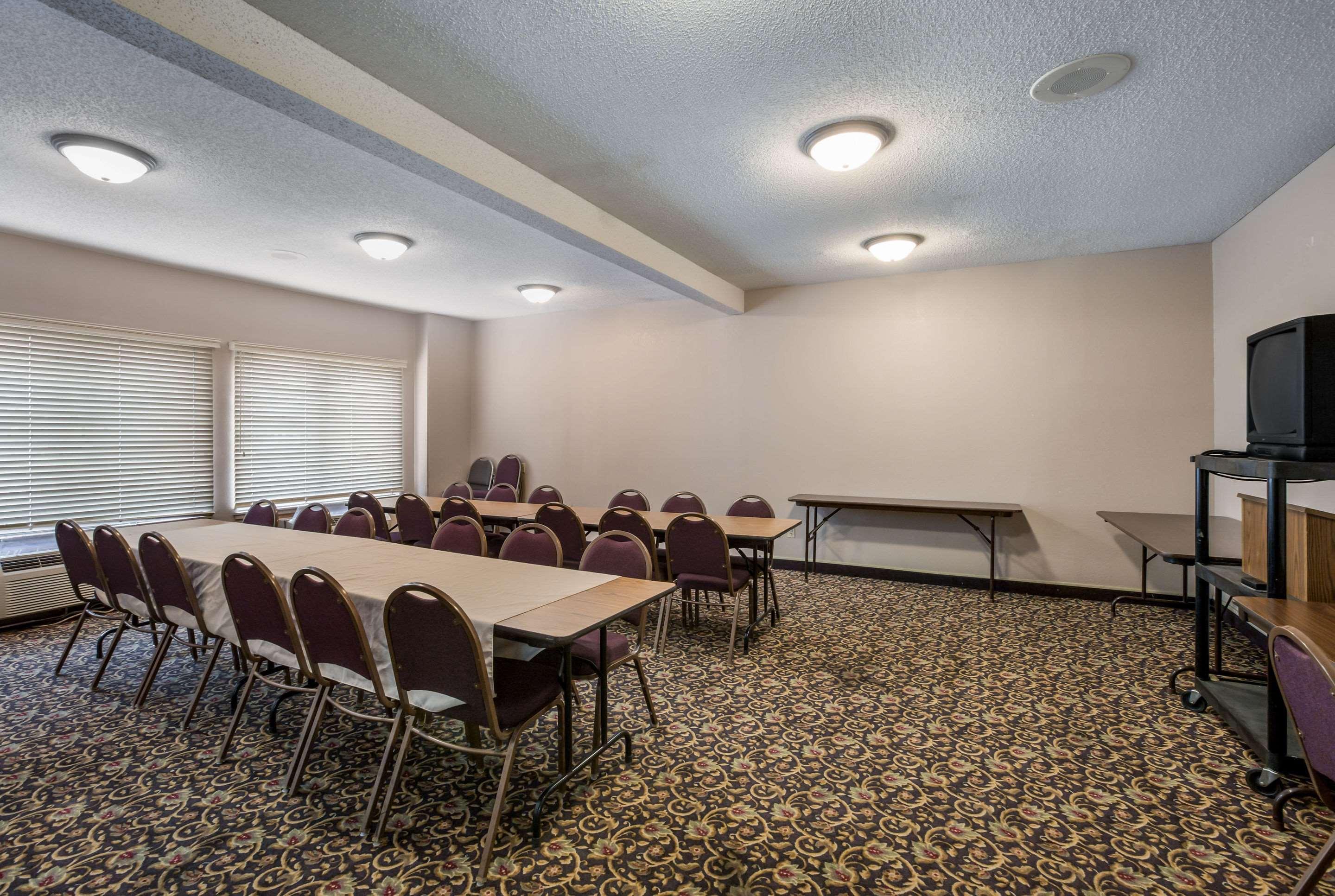 Quality Inn & Suites Lawrence - University Area Esterno foto