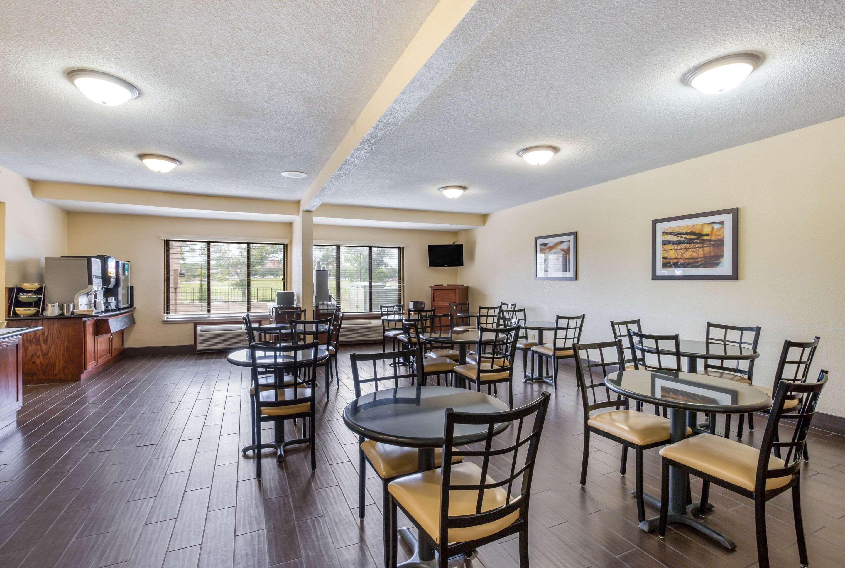 Quality Inn & Suites Lawrence - University Area Esterno foto
