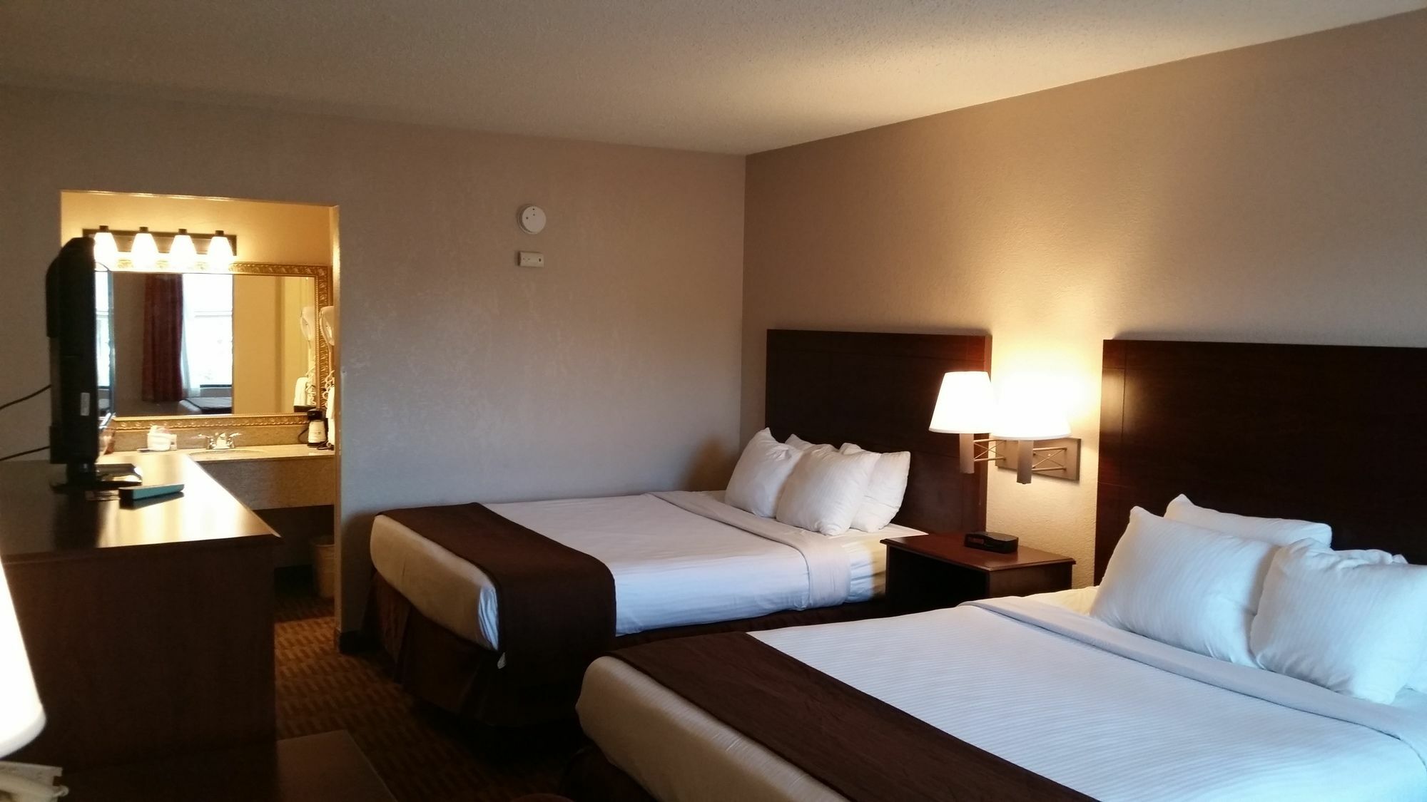 Quality Inn & Suites Lawrence - University Area Esterno foto