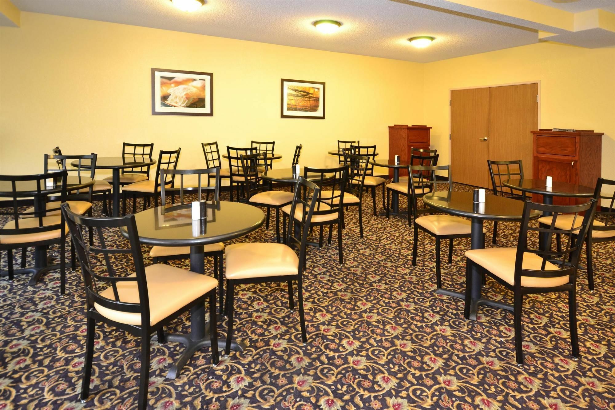 Quality Inn & Suites Lawrence - University Area Esterno foto