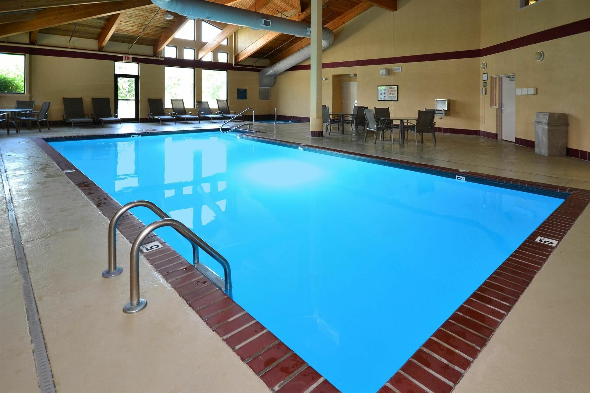 Quality Inn & Suites Lawrence - University Area Esterno foto